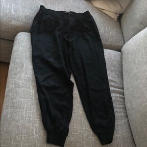 size L black joggers w pockets